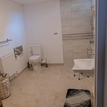 Pmr - Le Petit Atelier De Claudius Apartment *